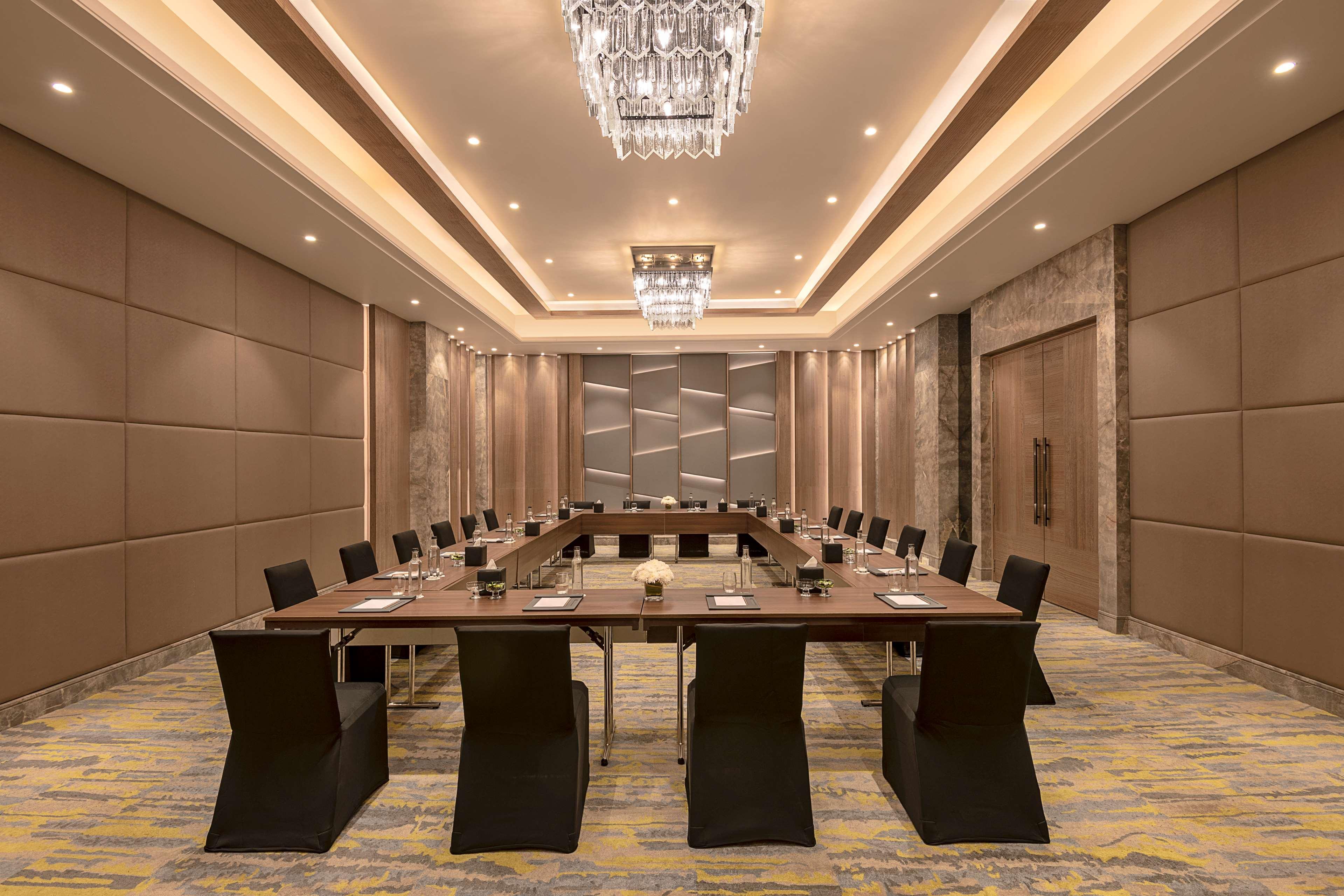 Radisson Mumbai Andheri Midc Luaran gambar Meeting room