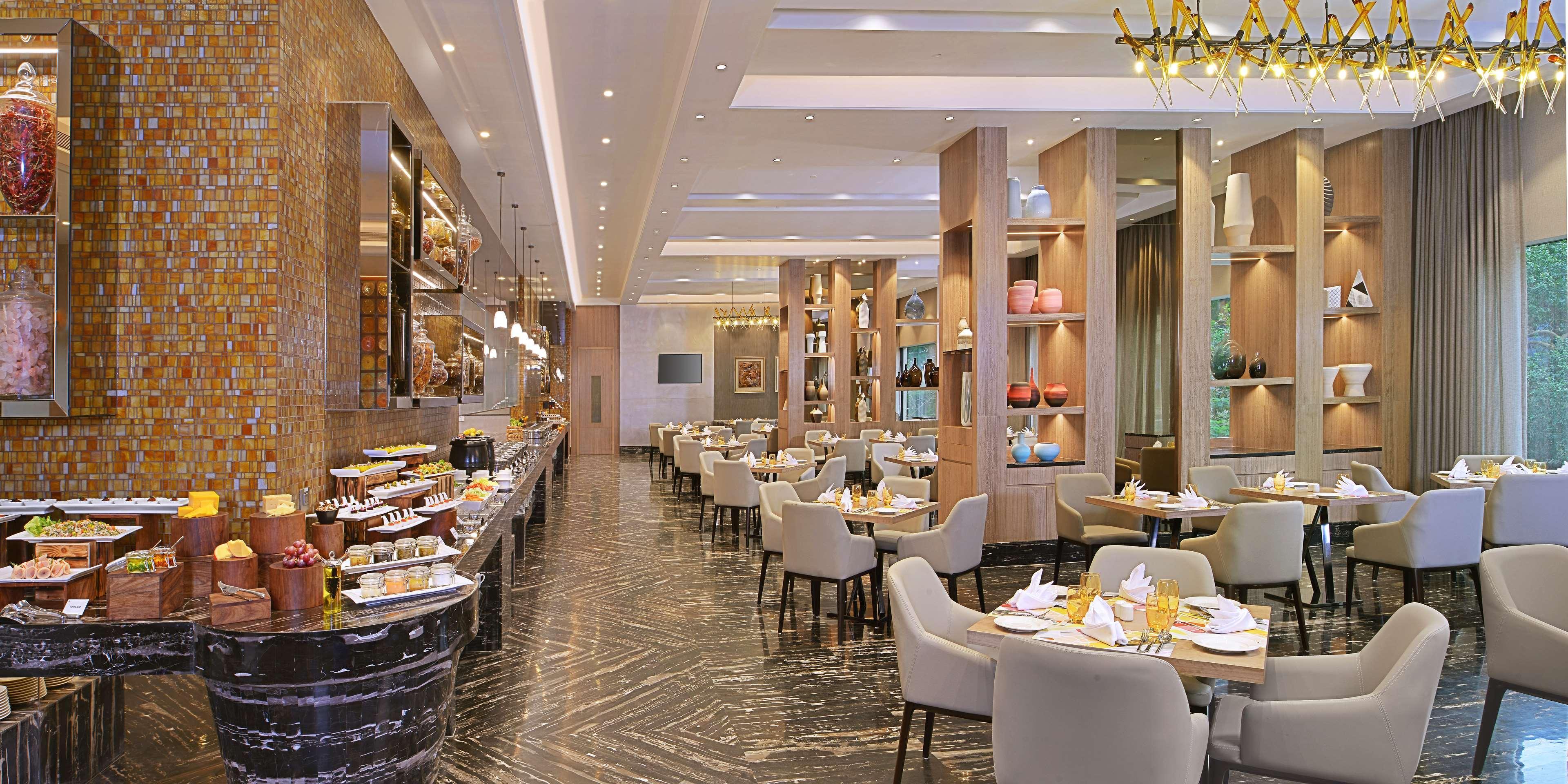 Radisson Mumbai Andheri Midc Luaran gambar The restaurant