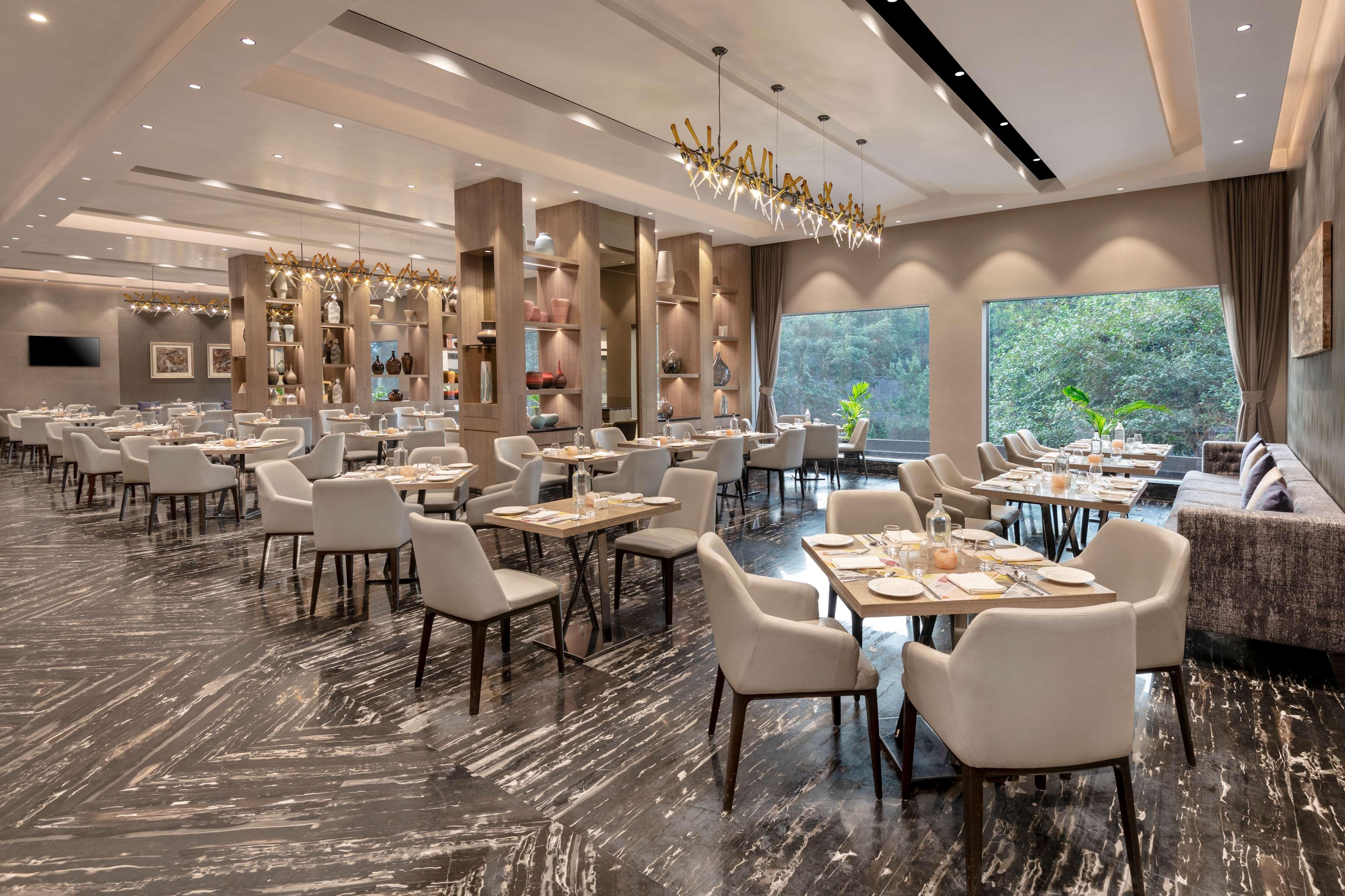 Radisson Mumbai Andheri Midc Luaran gambar The restaurant